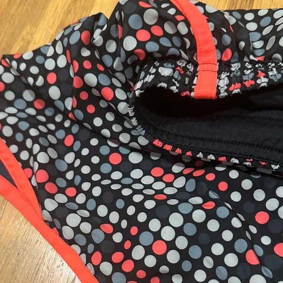 *last chance* Under Armour | Black and Pink Athletic Shorts - Picture 6 of 8